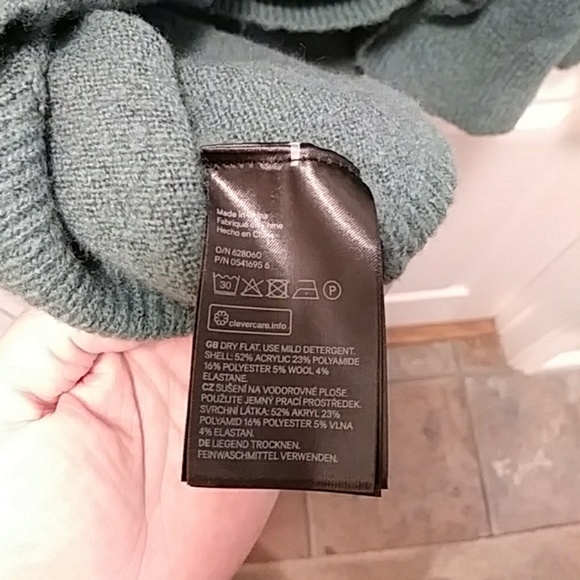 Sweater - Picture 4 of 4